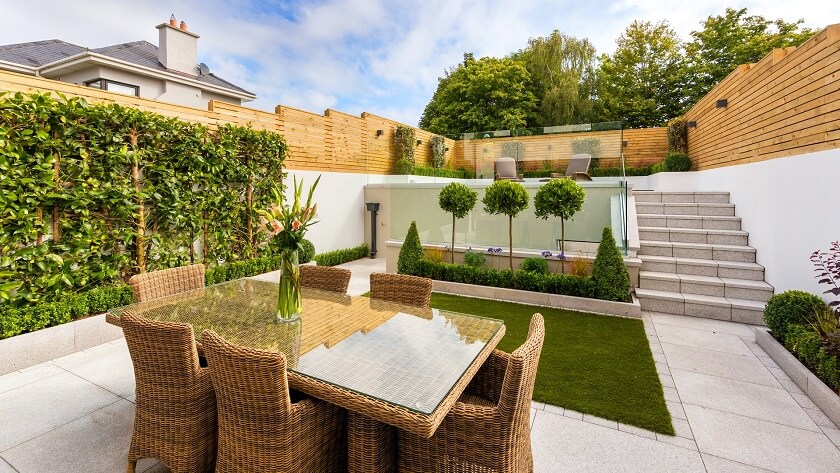 Make Your Outdoor Trendy with Entertainment-Friendly Elements