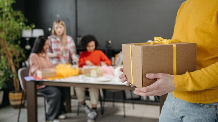 6 Creative Employee Appreciation Gift Ideas to Inspire and Boost Morale in the Workplace